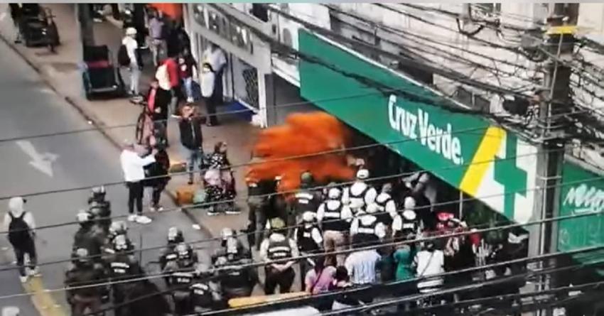 Carabineros fueron atacados con "nube de merkén" durante desalojo en Temuco