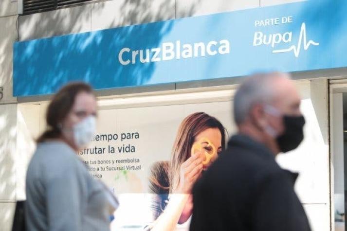 Escala crisis en isapres: Cruz Blanca eliminó toda su fuerza de venta y desvinculó a colaboradores