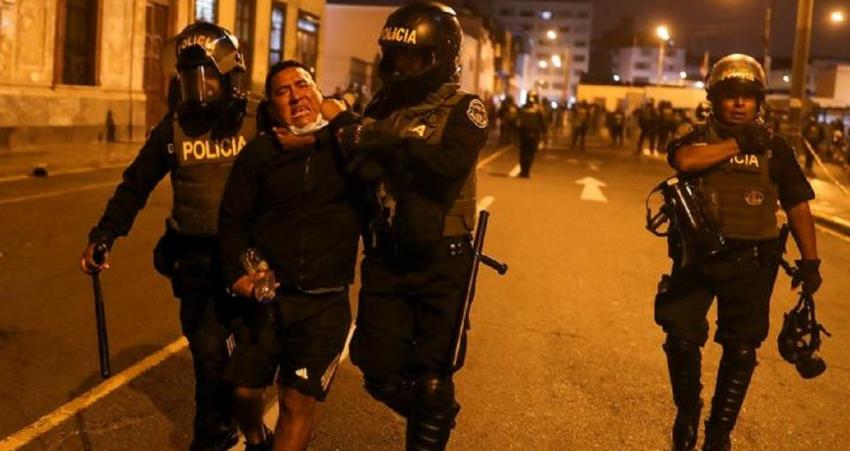 Manifestantes en Perú vandalizan municipio en región de Cusco