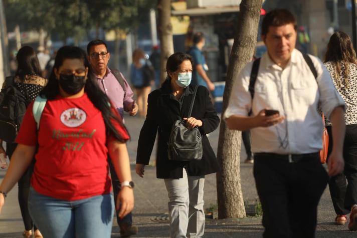 A buscar las mascarillas: Minsal entregó recomendaciones por humo de incendios en Santiago