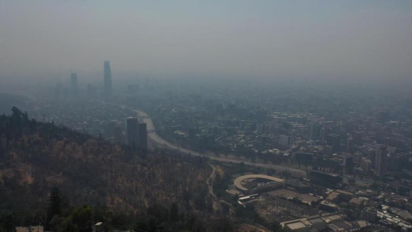 [VIDEO] Santiago cubierto por densa capa de humo: Decretan alerta de riesgo sanitario