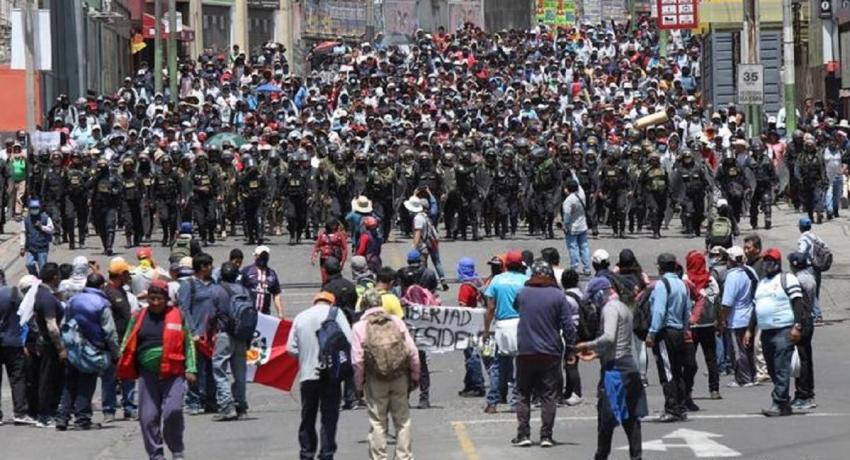 Sube a 26 la cifra de muertos por disturbios en Perú