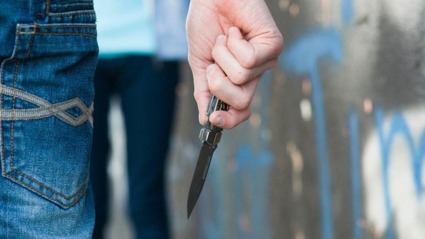 Adolescente es acusado de apuñalar a su madre porque le pidió limpiar su habitación Adolescente es acusado de apuñalar a su madre porque le pidió limpiar su habitación