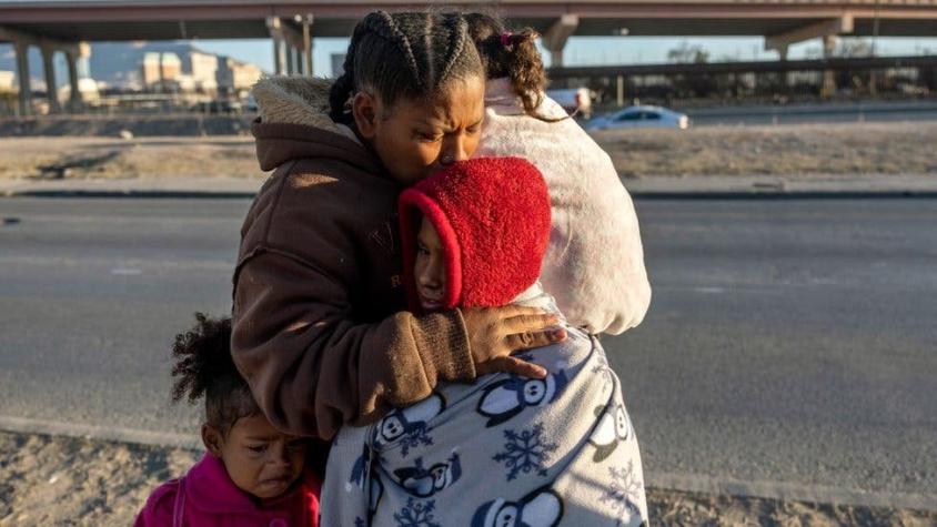 "La gente está desesperada": la ciudad de la frontera de EEUU "desbordada" de migrantes