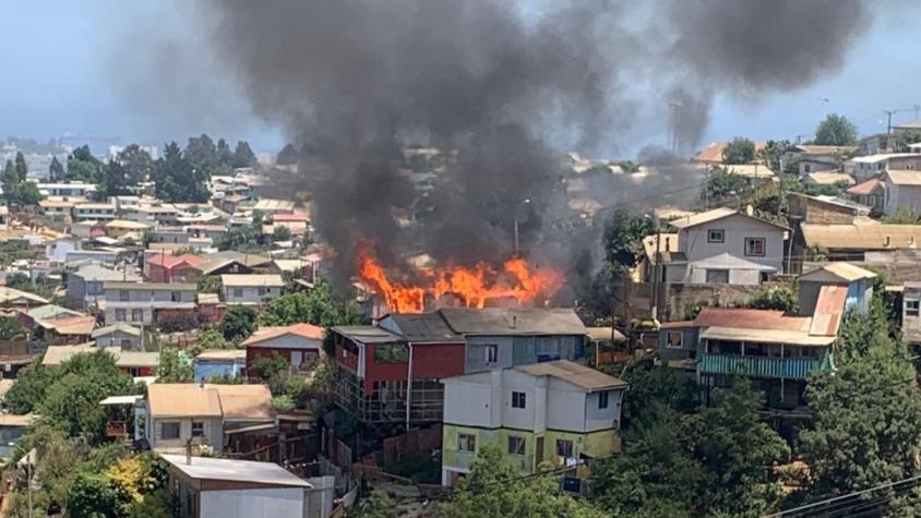Incendio afectó dos casas en sector de Miraflores Alto de Viña del Mar