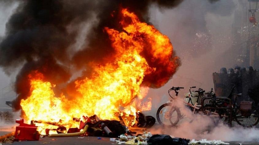 Las impactantes imágenes de la violencia en París tras una protesta por un ataque que dejó 3 muertos