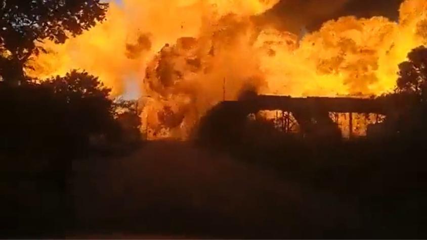 [VIDEO] Impactante registro: Nueve muertos deja explosión de un camión cisterna en Sudáfrica