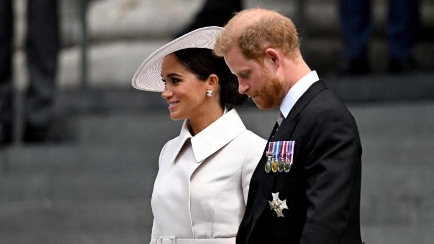 "No más que un truco": el príncipe Harry y Meghan Markle critican la disculpa del The Sun
