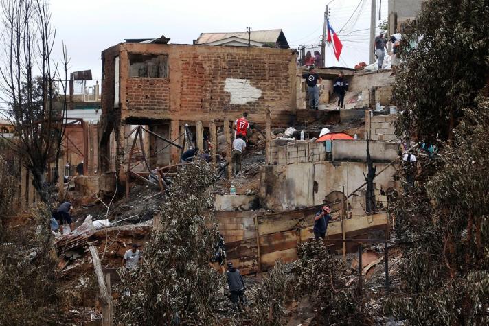 Gobierno entregará bono de $1 millón 500 mil a familias más afectadas por incendio en Viña del Mar Gobierno entregará bono de $1 millón 500 mil a familias más afectadas por incendio en Viña del Mar