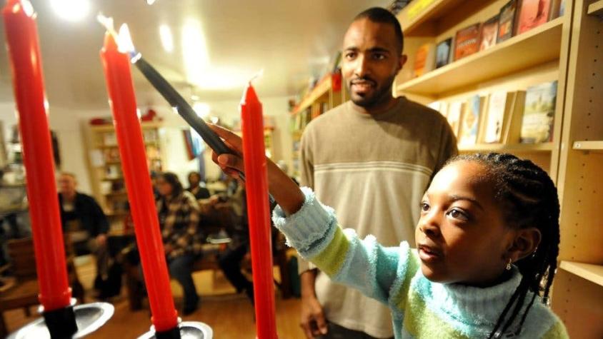 Qué es la Kwanzaa, la celebración de la comunidad negra en Estados Unidos que prosigue a la Navidad