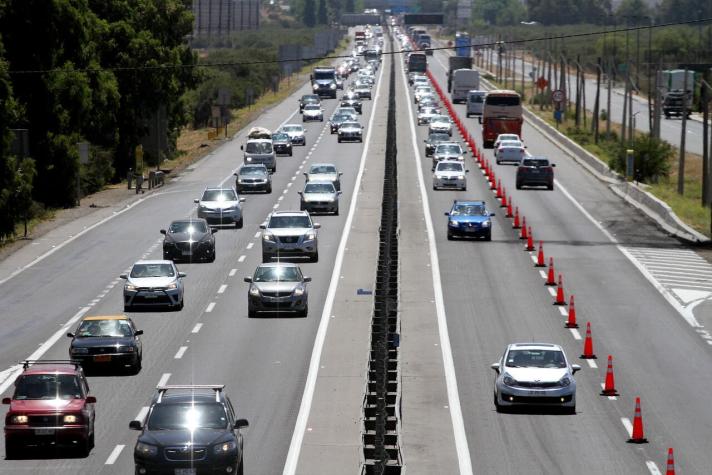 Al menos 294 mil vehículos saldrán de Santiago por Año Nuevo: Gobierno anunció plan de contingencia