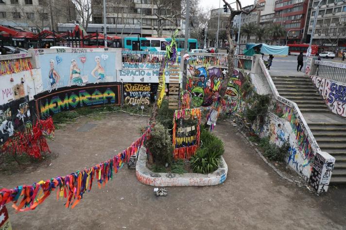 La propuesta de Metro para mantener "Jardín de la resistencia" y abrir entrada de Baquedano