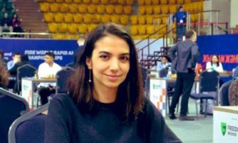 Una ajedrecista iraní compite sin hiyab e Irán dice que no representa al país Una ajedrecista iraní compite sin hiyab e Irán dice que no representa al país