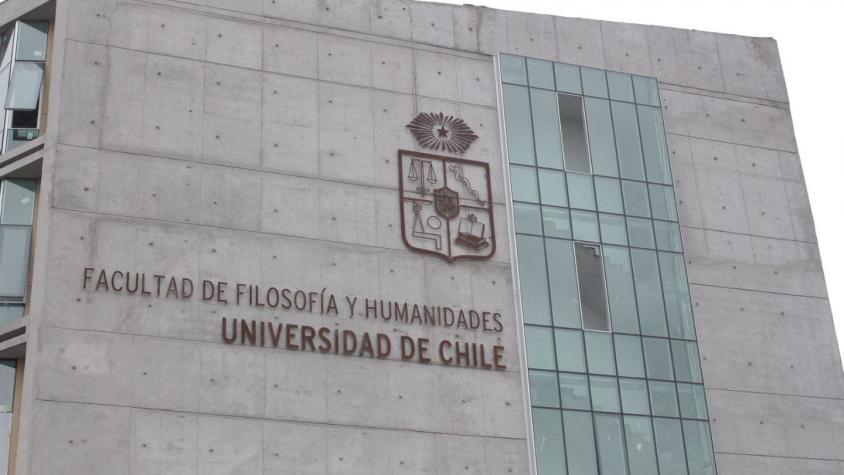Estudiantes de la Universidad de Chile critican reacción de rectora ante tesis sobre pedofilia