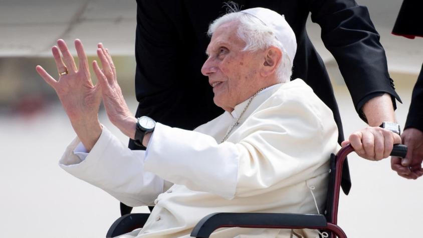 Preocupación por la salud de Benedicto XVI: papa Francisco pide orar "porque está muy enfermo"