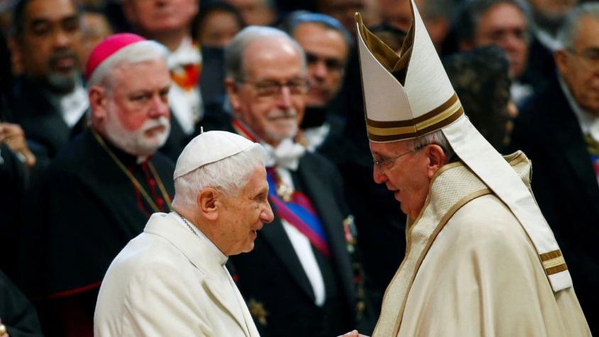 El sentido homenaje del Papa Francisco al fallecido Benedicto XVI