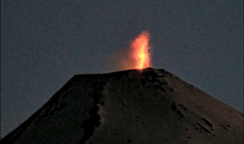 Video demuestra impresionante actividad en Volcán Villarrica: piroclastos llegan hasta 100 metros de altura