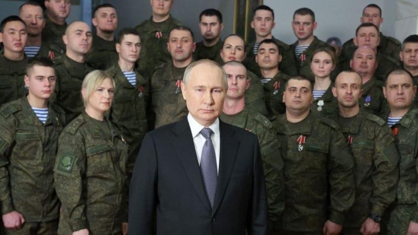 "Nada fue normal": la "desconcertante" bienvenida al Año Nuevo en la Rusia de Vladimir Putin