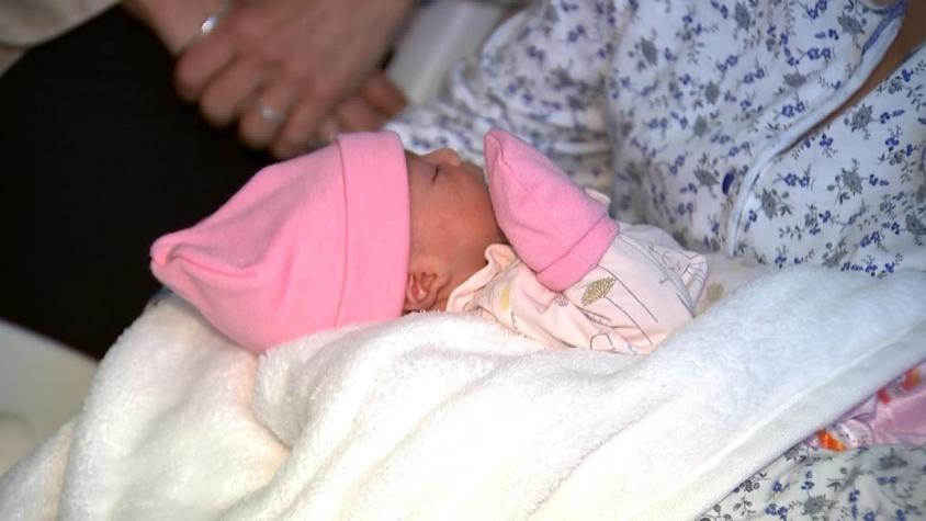 Amanda: La primera bebé nacida en la Región Metropolitana este 2023