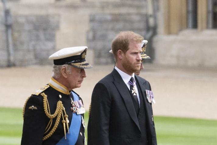 El príncipe Harry quiere "reconectar" con su padre pero no ve "voluntad de reconciliación"