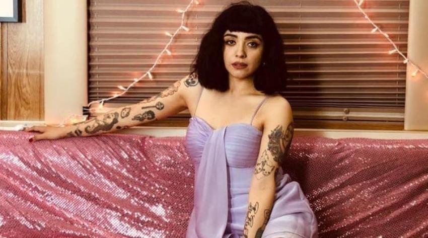 Mon Laferte se revela como artista plástica con gran exposición en Chile