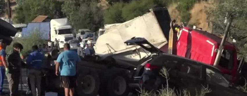 Camión colisiona con 4 vehículos y deja 11 lesionados en la ruta que une San Javier y Constitución
