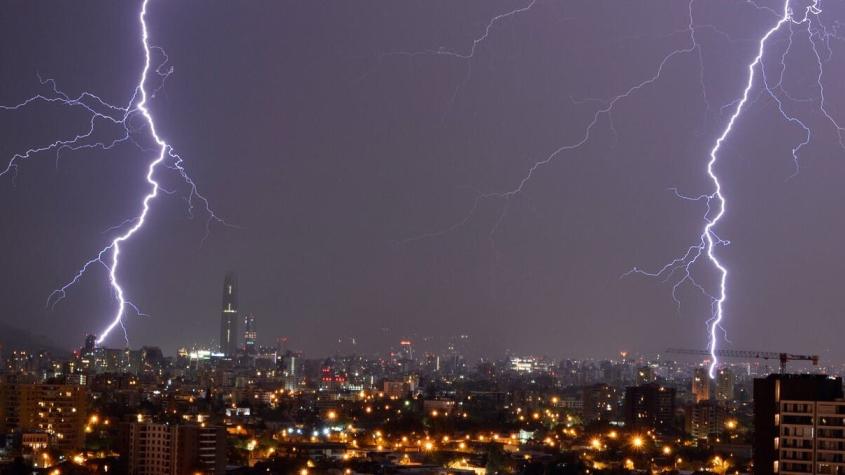 Actualizan Alerta Temprana Preventiva para 10 comunas de la RM por tormentas eléctricas