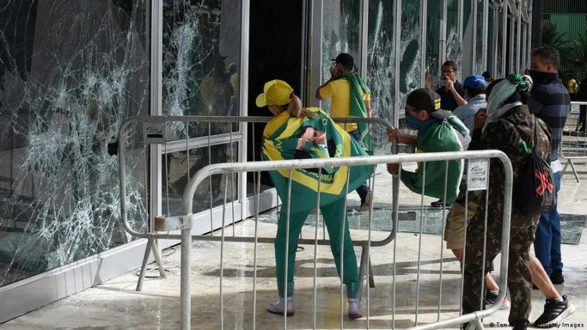 Tras asalto a sedes en Brasil, hallan restos de sangre, orina y heces en el palacio presidencial