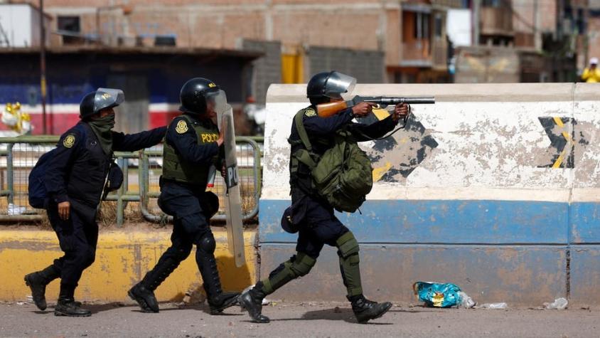 Mueren al menos 12 personas en el sur de Perú durante protestas para exigir nuevas elecciones