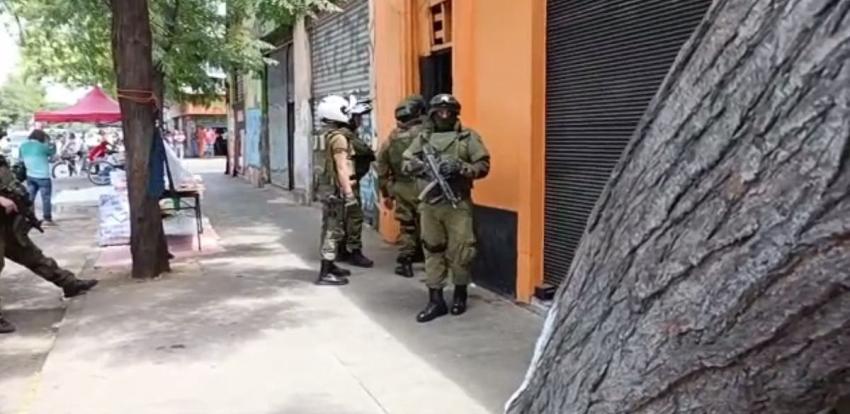 Operativo policial en Barrio Yungay deja tres detenidos: Intentaron huir por techos