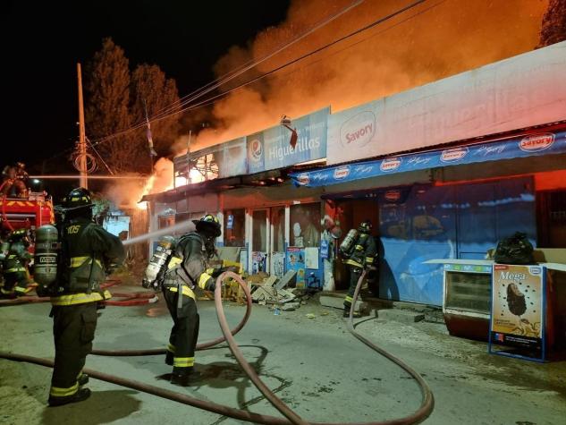 Incendio estructural se registra en Caleta Higuerilla en Concón