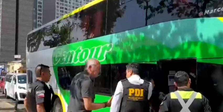 Descubren 55 migrantes irregulares en bus que venía de Iquique a Santiago