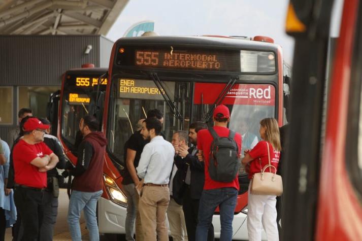 Este sábado comienza el recorrido de bus 555 que llegará al Aeropuerto de Santiago