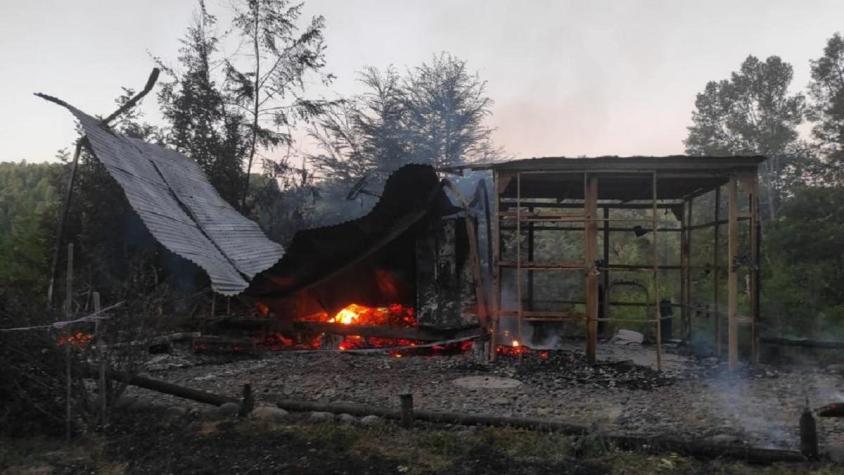 La Araucanía: Nueve encapuchados realizaron ataque incendiario a central hidroeléctrica "El Trueno"