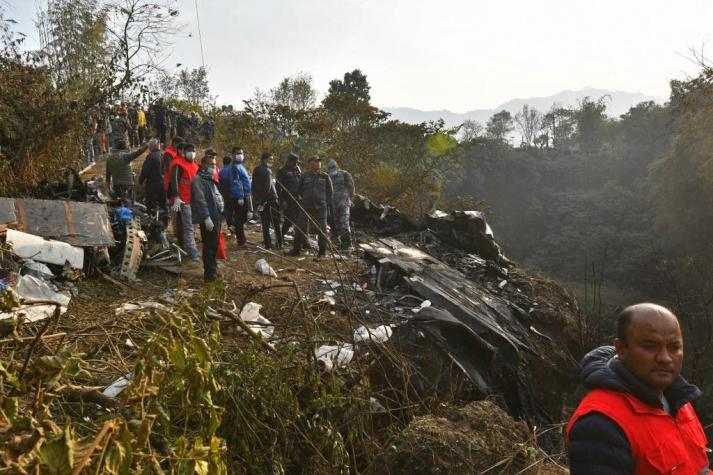 [VIDEOS] Los impactantes registros de la caída de un avión en Nepal
