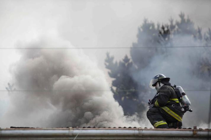 Incendio en Punta Arenas deja cuatro muertos, incluidos dos niños