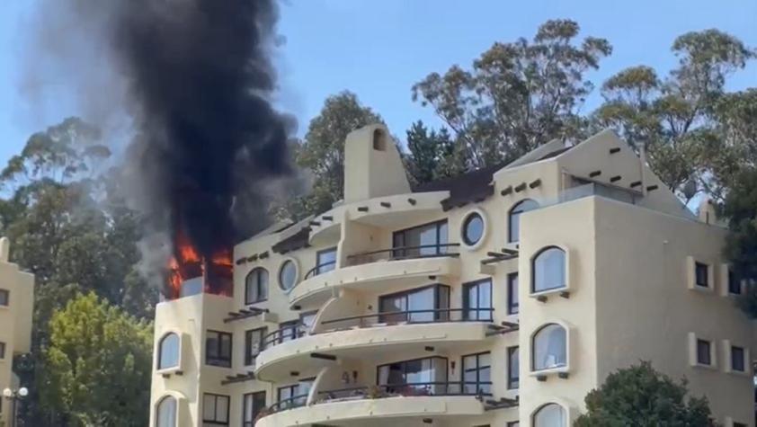 [VIDEO] Incendio afectó a terraza en edificio de Pingueral tras homenajes por hallazgo de cuerpo
