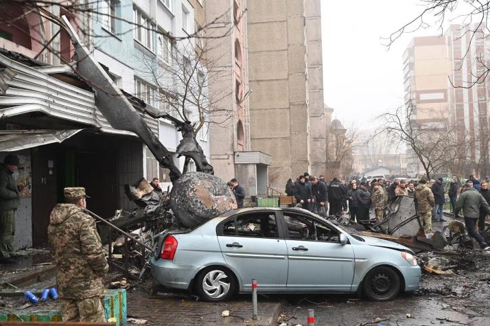 Varias víctimas tras estrellarse un helicóptero cerca de escuela en región de Kiev