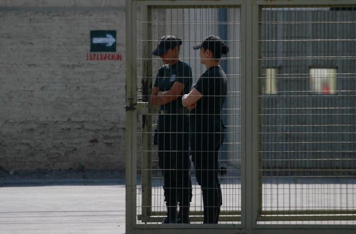 Por torturas: INDH se querelló por mujer privada de libertad que dio a luz en pasillo de cárcel