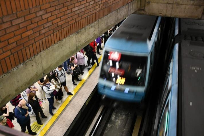 Metro de Santiago reportó 112 intentos de rayados de vagones en 2022