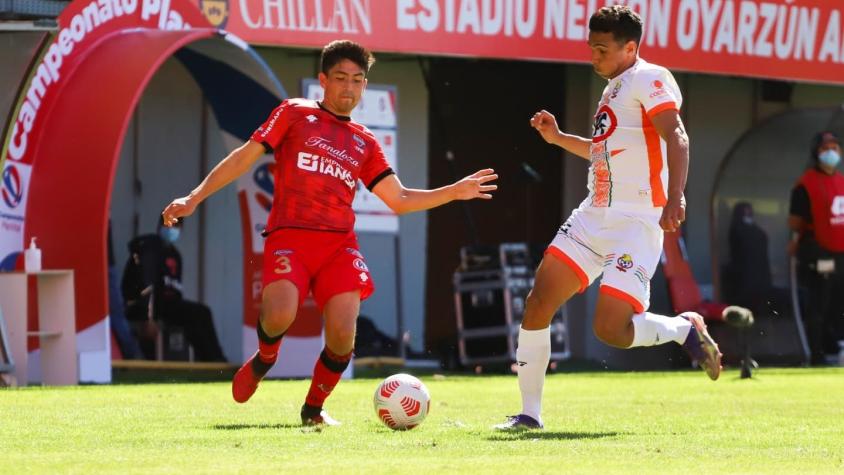 Defensor de Ñublense deja el fútbol profesional a los 21 años: "No me dijeron cosas muy positivas"