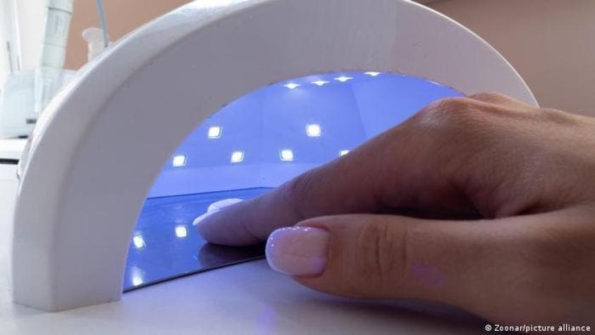 Hacer la manicure con secadores de esmalte podría dañar el ADN de sus manos, según estudio