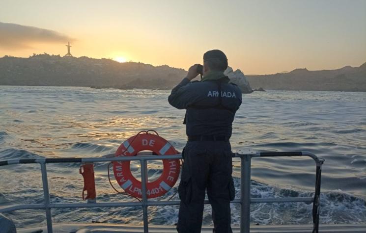 Armada busca a menor de 14 años que cayó al mar desde roqueríos en Coquimbo