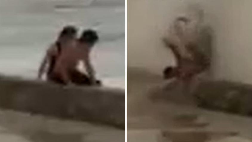 [VIDEO] El momento en que pareja es golpeada y levantada por marejadas en Algarrobo