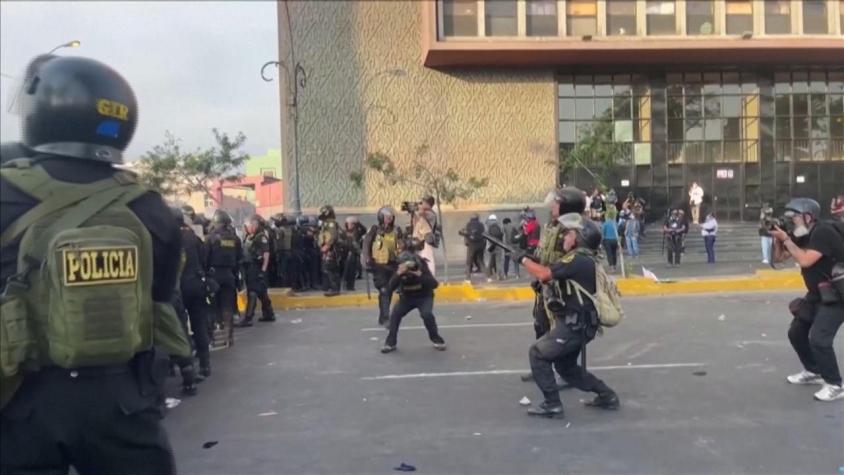 [VIDEO] "La Toma de Lima": Un muerto, incendio y más protestas
