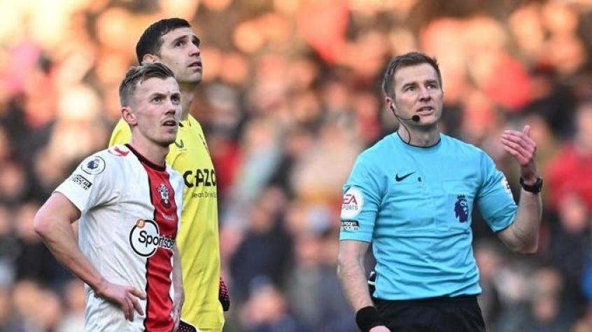 [VIDEO] Suspenden partido de la Premier League por un drone que entró al estadio