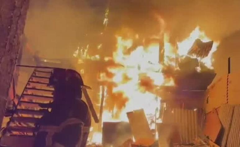 Incendio en campamento en Antofagasta afecta a 12 viviendas