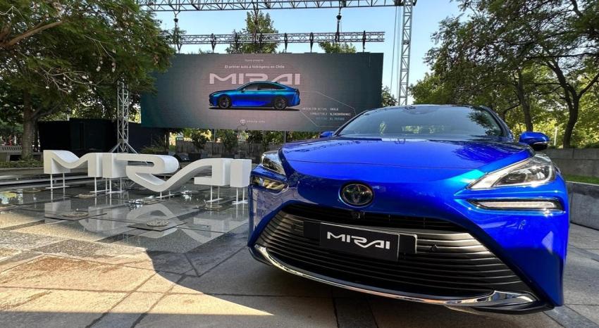 Toyota Mirai: el auto impulsado por hidrógeno que sólo emite gotas de agua