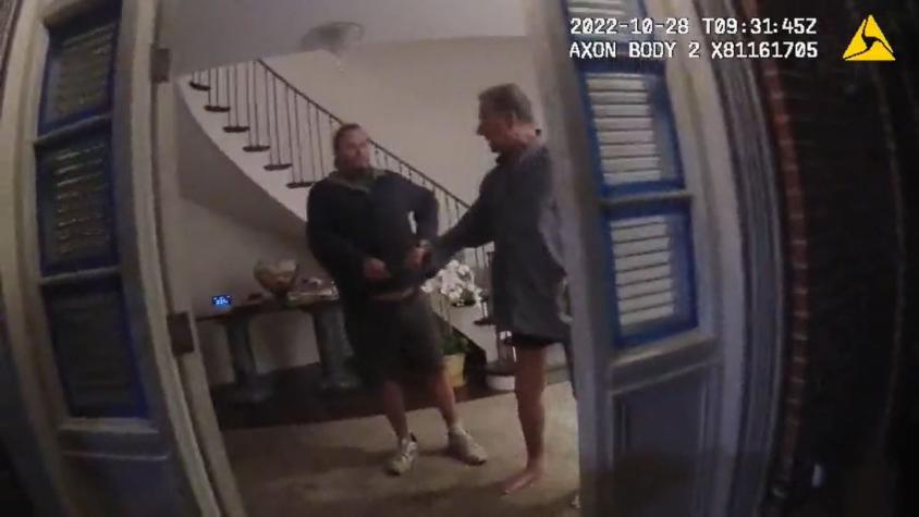 Policía de EE.UU revela impactante video de ataque con martillo a esposo de Nancy Pelosi