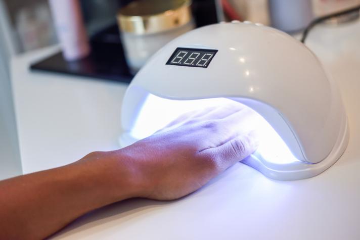 Las lámparas UV que utilizan en la manicure podría dañar el ADN de las manos